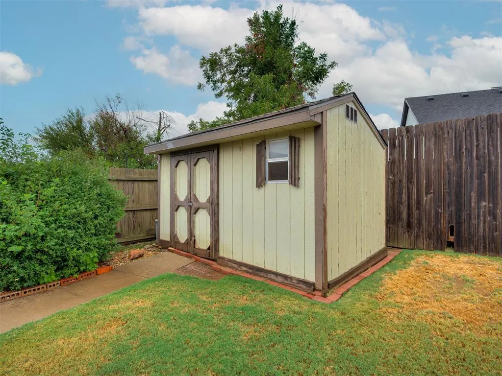 Photo 33 — 10412 Hallmark Circle, Oklahoma City, OK 73139