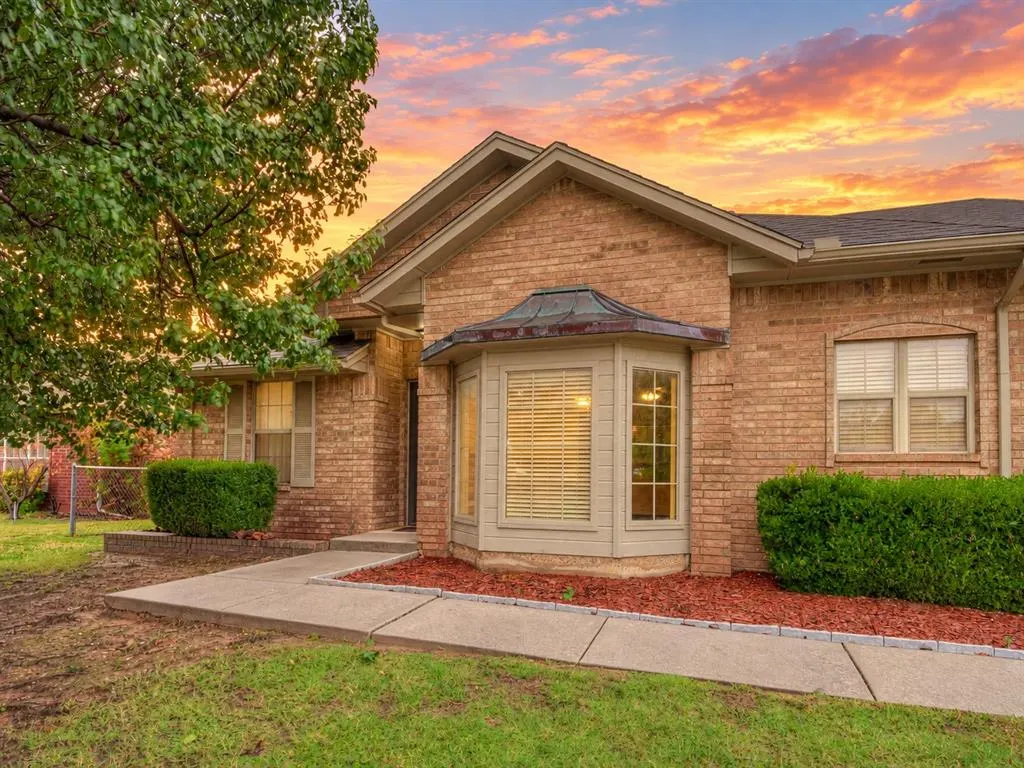 Photo 3 — 2517 Bellaire Drive, Moore, OK 73160