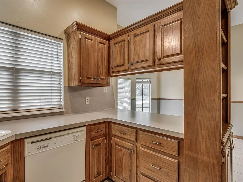 Photo 13 — 2517 Bellaire Drive, Moore, OK 73160