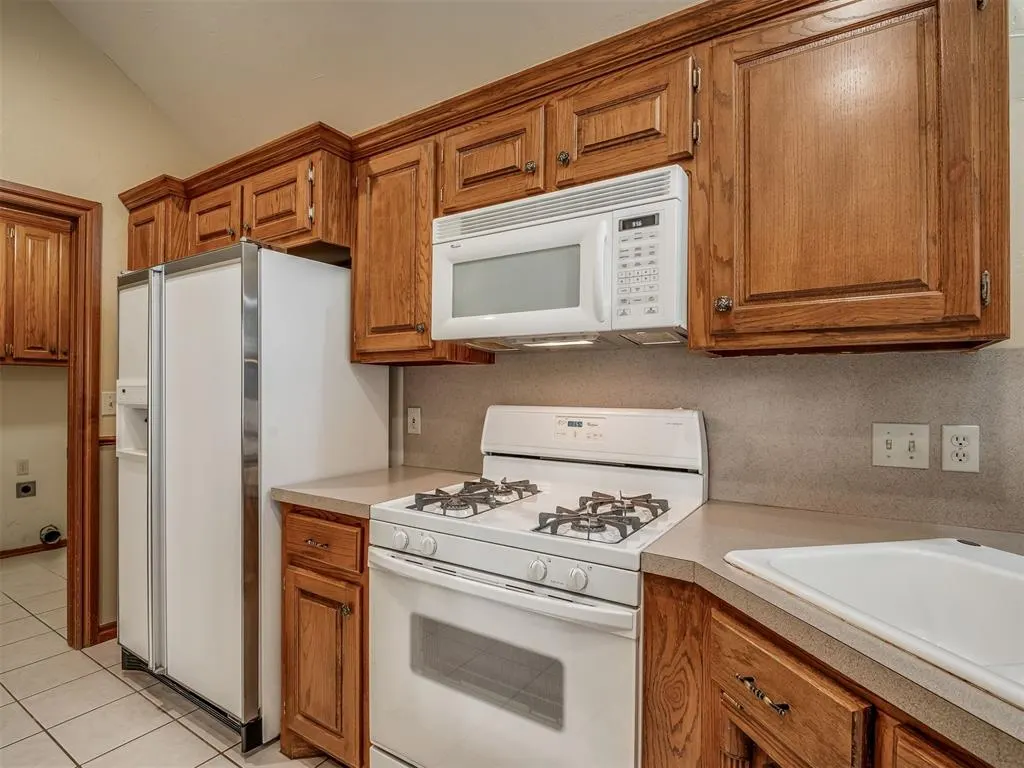 Photo 14 — 2517 Bellaire Drive, Moore, OK 73160