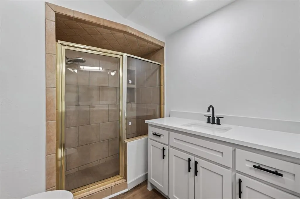 Photo 13 — 1104 NE 25th Street, Moore, OK 73160