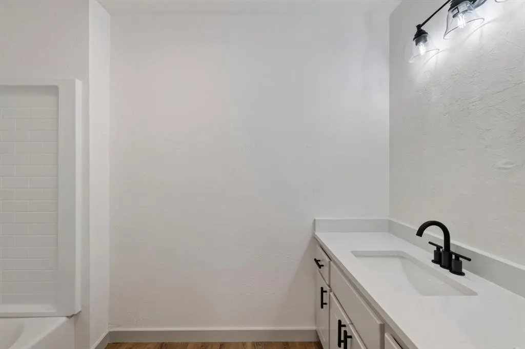 Photo 18 — 1104 NE 25th Street, Moore, OK 73160
