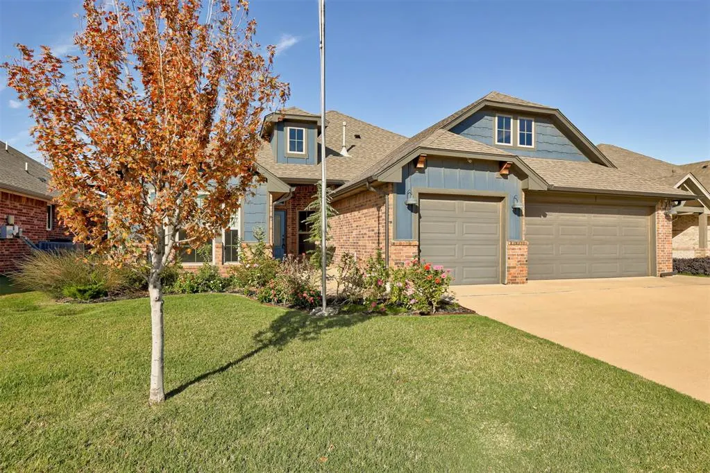 Photo 2 — 11809 Loren Brook Lane, Yukon, OK 73099