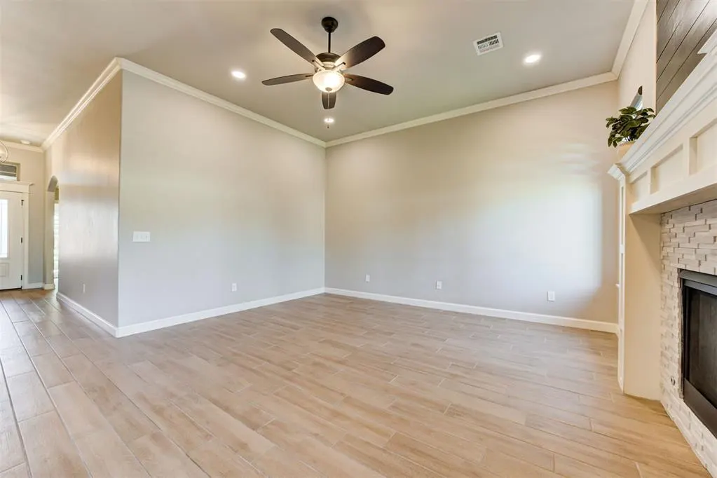 Photo 6 — 11809 Loren Brook Lane, Yukon, OK 73099