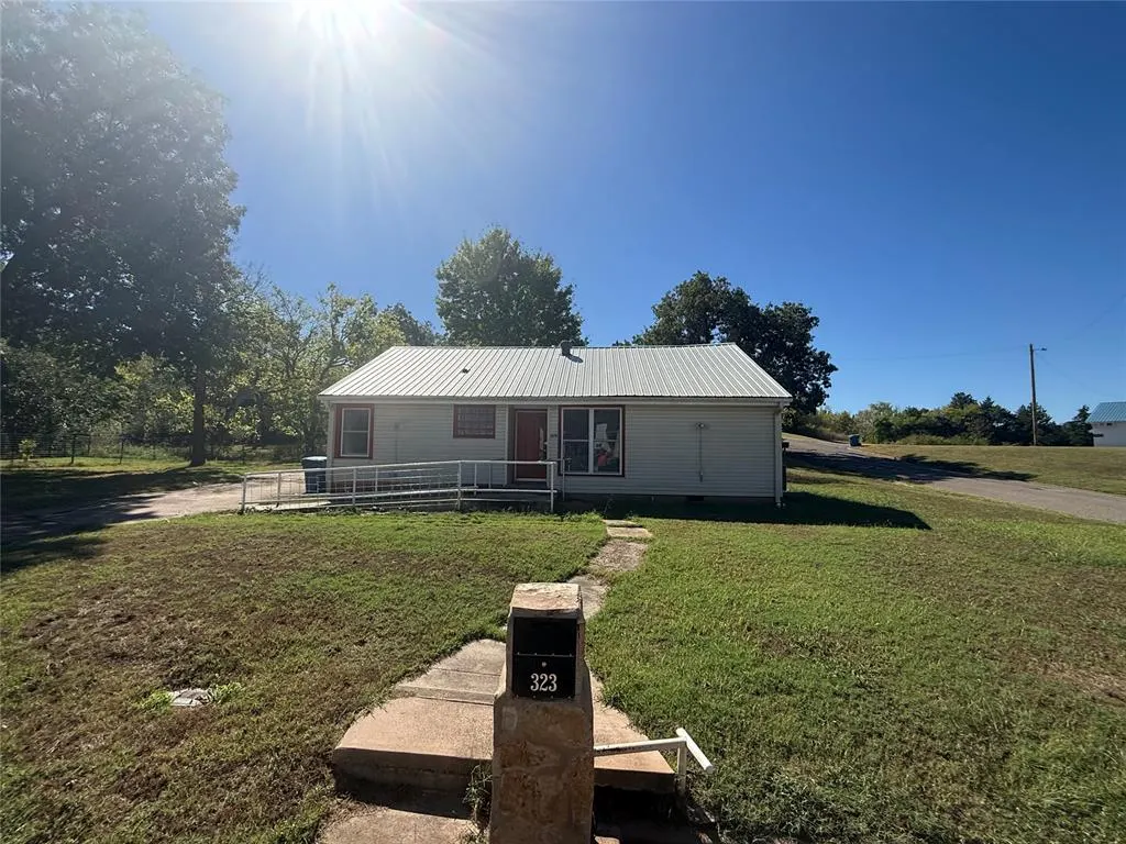 Front exterior — 323 W 6th Street, Chandler, OK 74834
