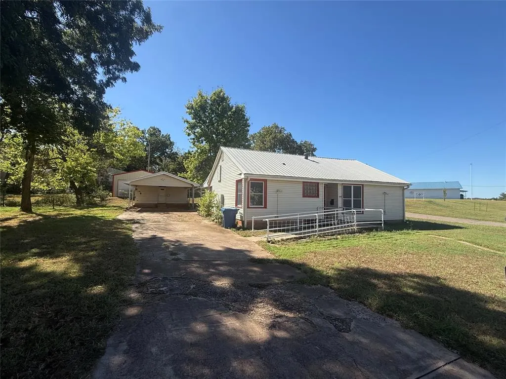 Photo 2 — 323 W 6th Street, Chandler, OK 74834