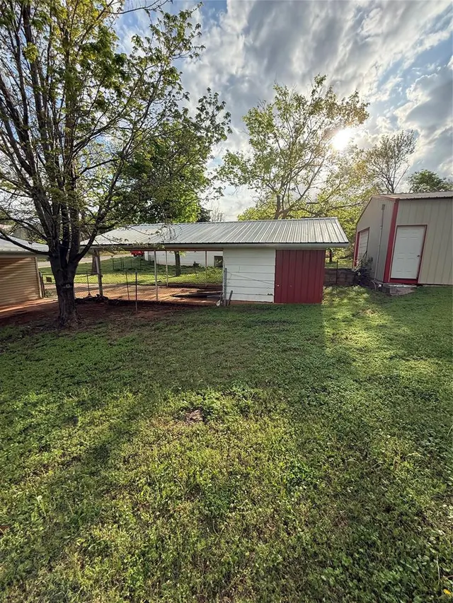 Photo 5 — 323 W 6th Street, Chandler, OK 74834