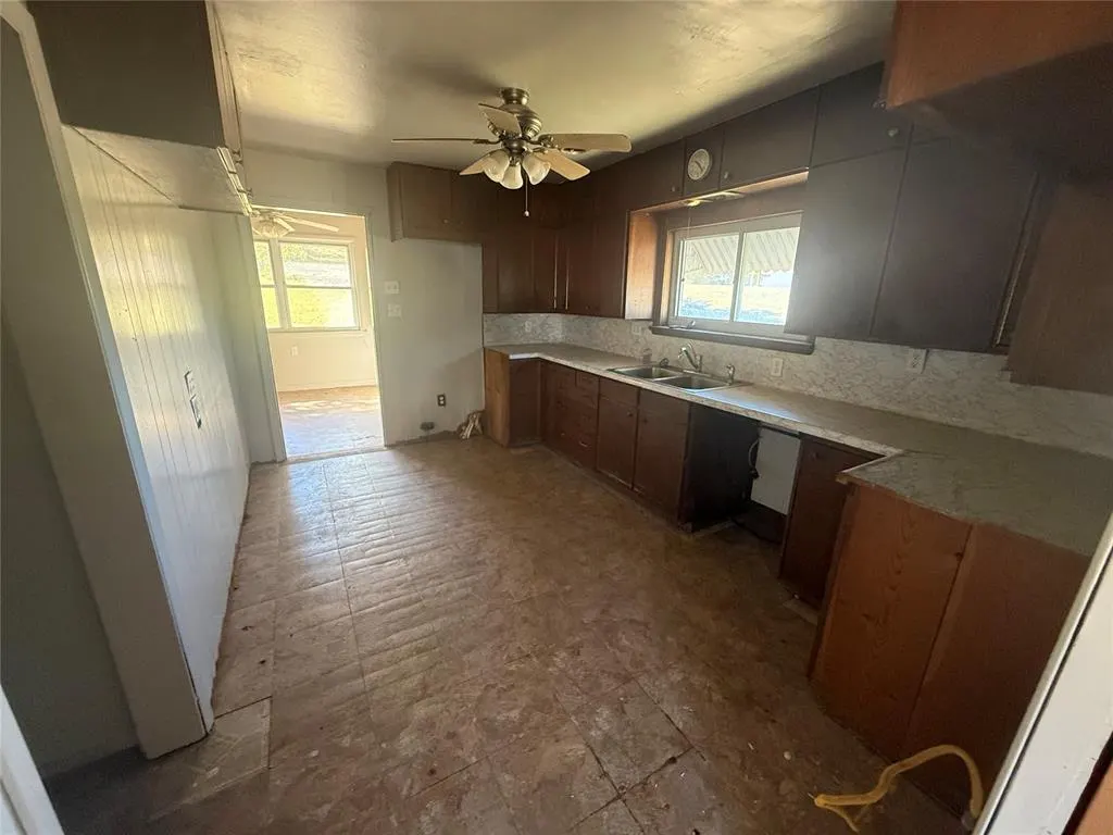 Photo 11 — 323 W 6th Street, Chandler, OK 74834