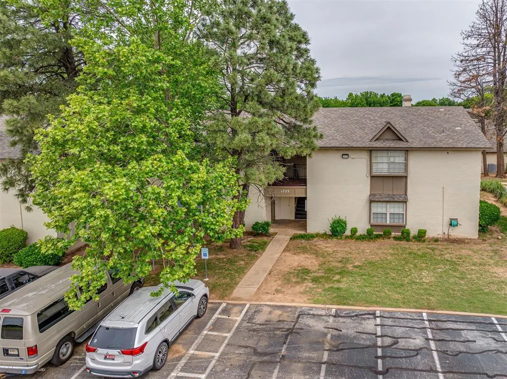 Front exterior — 1725 E Lindsey Street 2, Norman, OK 73071