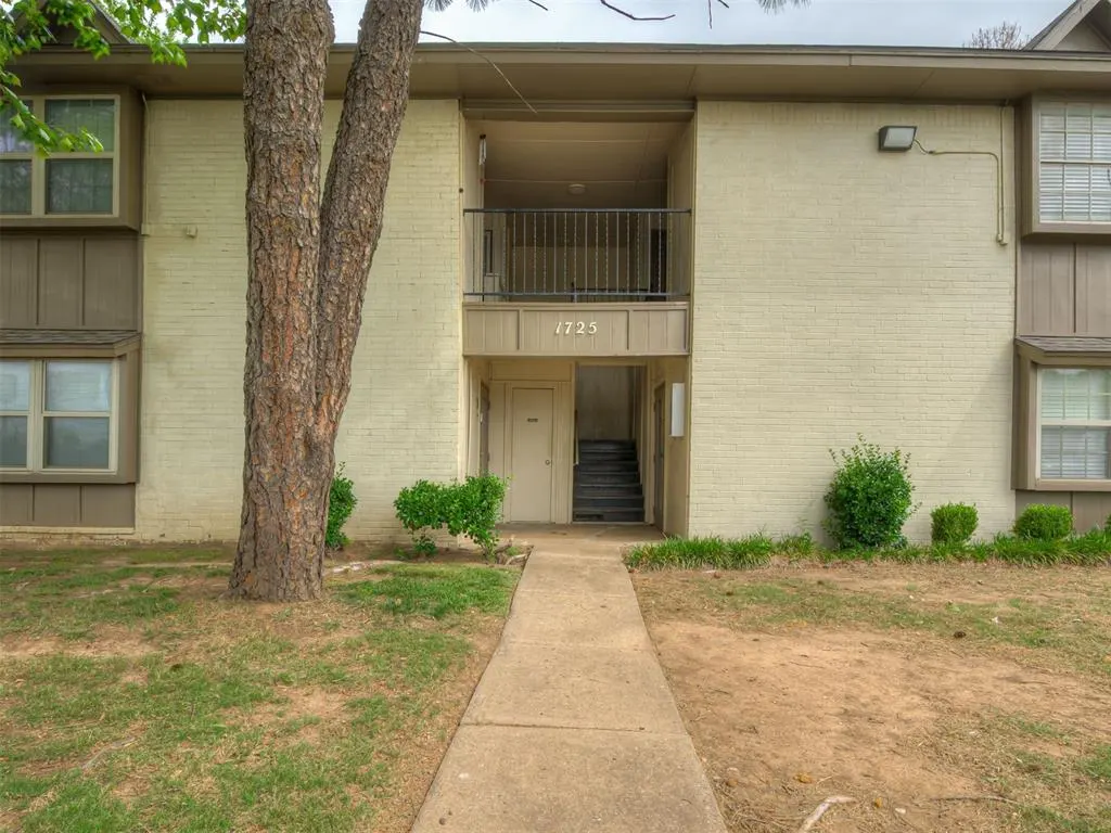 Photo 2 — 1725 E Lindsey Street 2, Norman, OK 73071