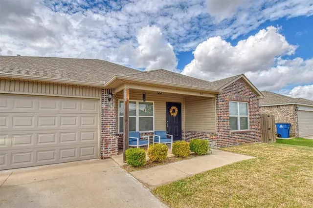 Photo 2 — 311 Waterside Drive, Newcastle, OK 73065