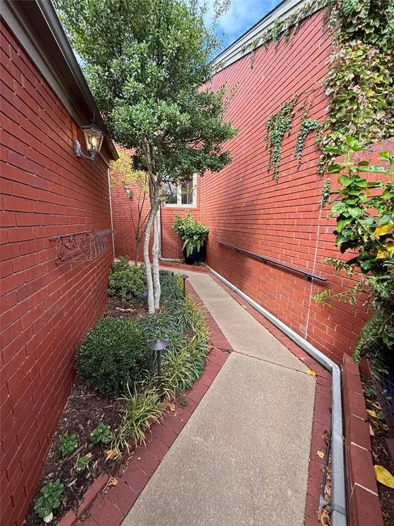 Photo 3 — 2825 NW Grand Boulevard 19, Nichols Hills, OK 73116