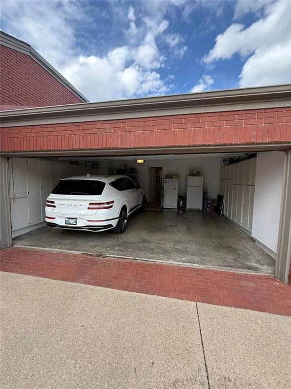 Photo 4 — 2825 NW Grand Boulevard 19, Nichols Hills, OK 73116