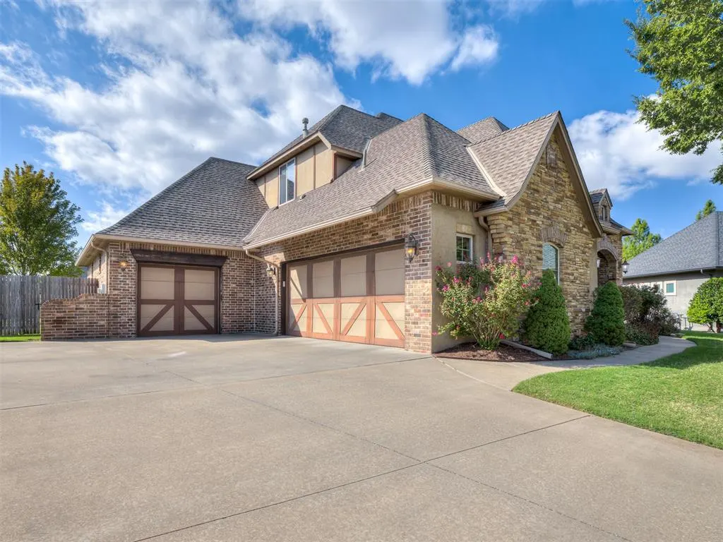 Photo 2 — 320 NW 151st Place, Edmond, OK 73013