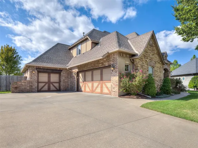 Photo 2 — 320 NW 151st Place, Edmond, OK 73013