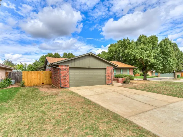 Photo 3 — 1701 Greenway Avenue, Yukon, OK 73099