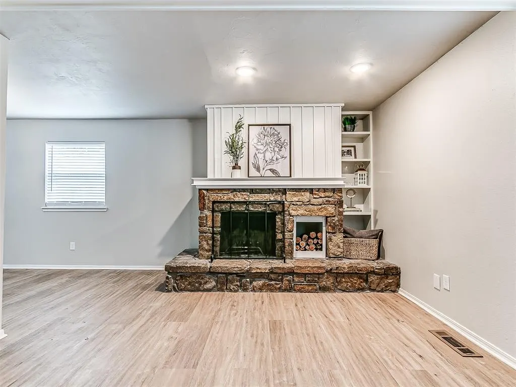 Photo 7 — 1701 Greenway Avenue, Yukon, OK 73099