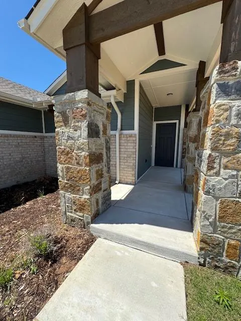 Photo 2 — 327 Pleasant View, Harrah, OK 73045