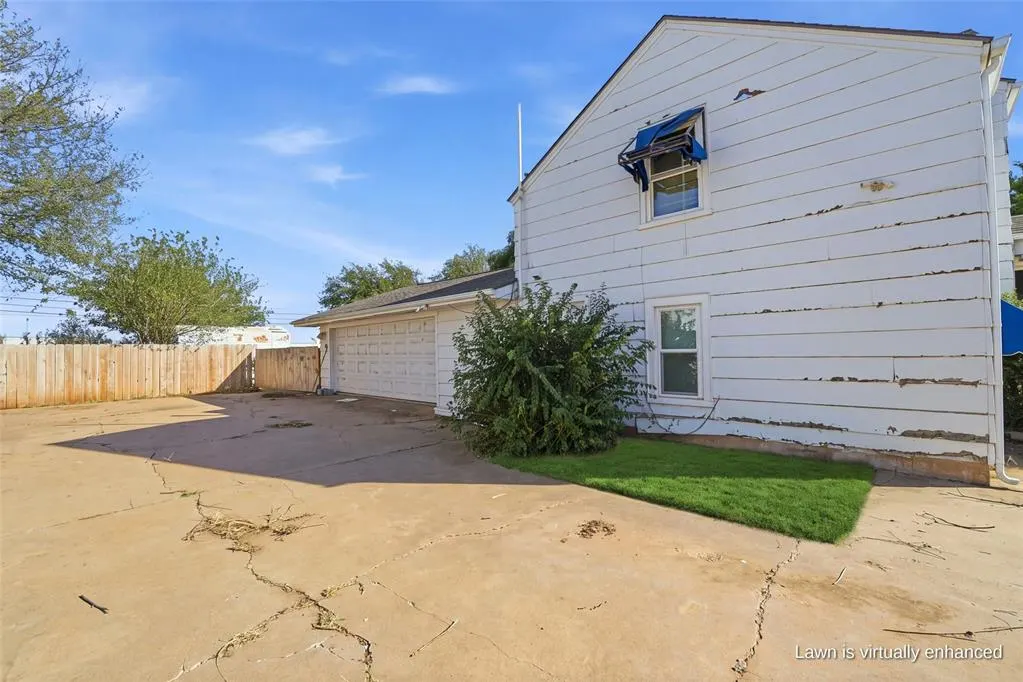 Photo 2 — 1504 N Hudson Street, Altus, OK 73521