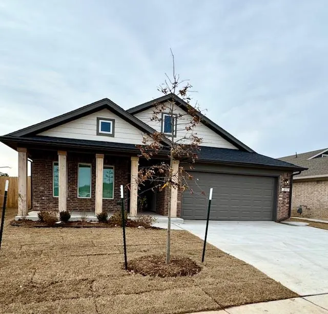 Front exterior — 317 Pleasant View, Harrah, OK 73045