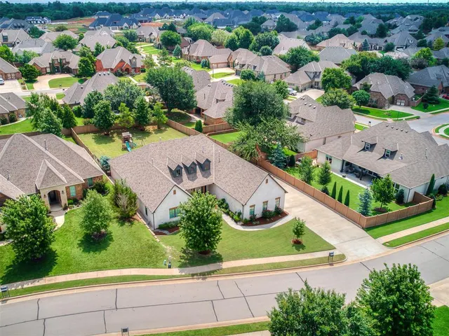 Photo 2 — 3124 Alpine Drive, Edmond, OK 73012