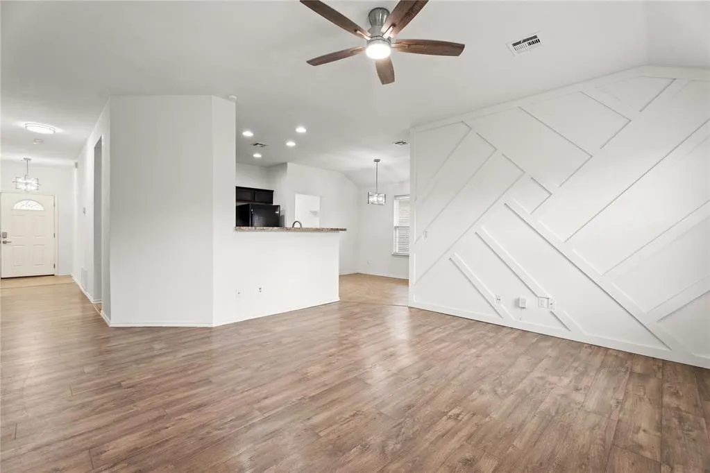 Photo 2 — 9216 NW 71st Street, Yukon, OK 73099