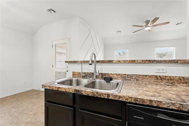 Photo 6 — 9216 NW 71st Street, Yukon, OK 73099