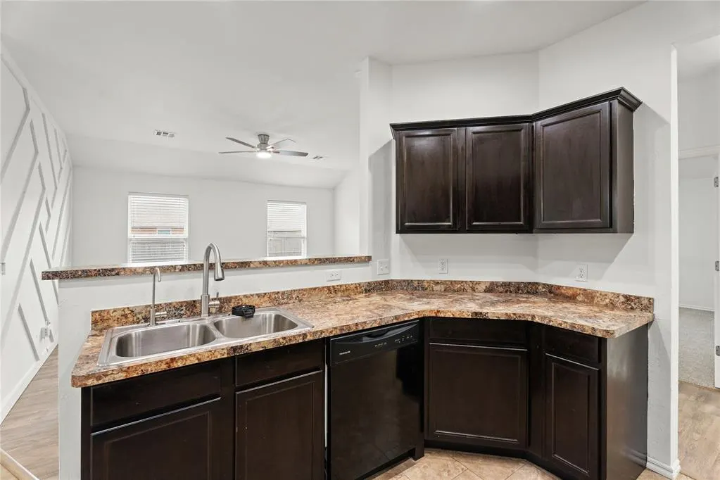 Photo 7 — 9216 NW 71st Street, Yukon, OK 73099