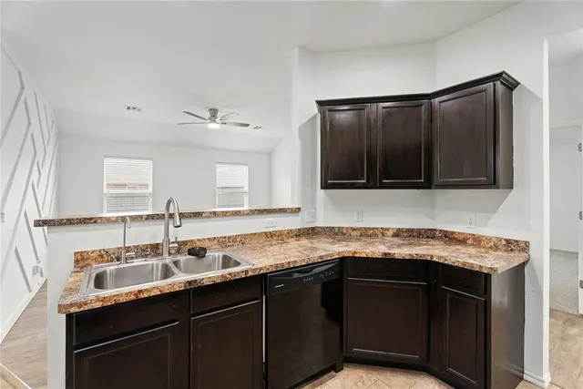 Photo 7 — 9216 NW 71st Street, Yukon, OK 73099