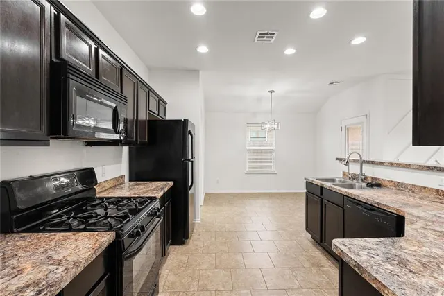 Photo 8 — 9216 NW 71st Street, Yukon, OK 73099