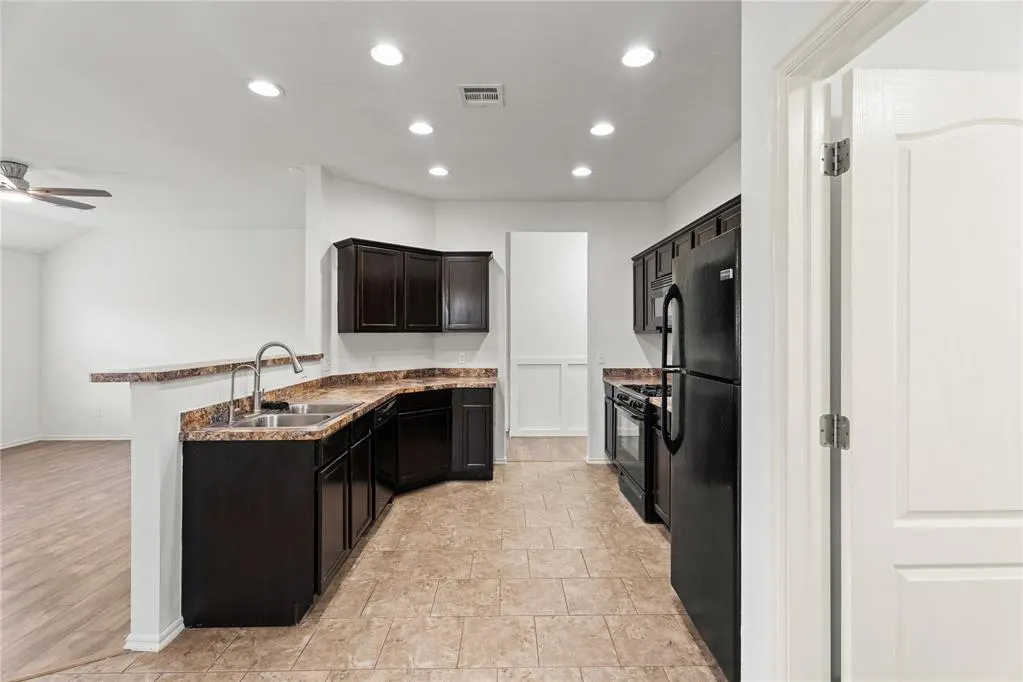 Photo 10 — 9216 NW 71st Street, Yukon, OK 73099