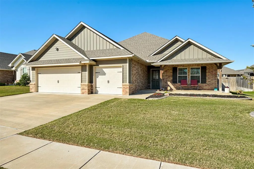 Photo 2 — 14213 Kamber Drive, Yukon, OK 73099