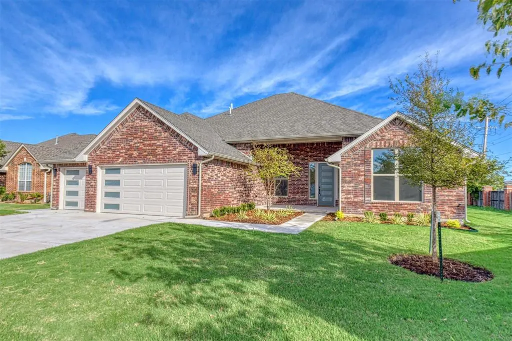 Photo 2 — 3601 Buckingham Drive, Norman, OK 73072