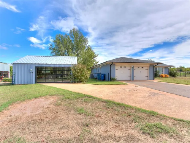 Photo 2 — 4418 S May Avenue, Newcastle, OK 73065