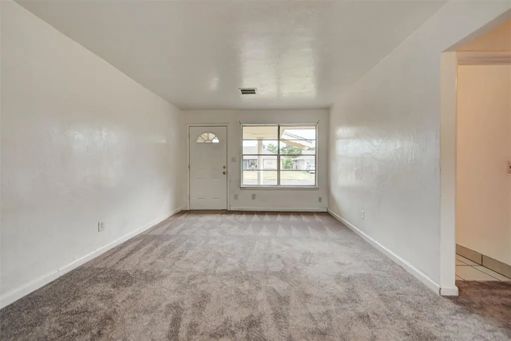 Photo 4 — 744 NW 1st Street, Moore, OK 73160