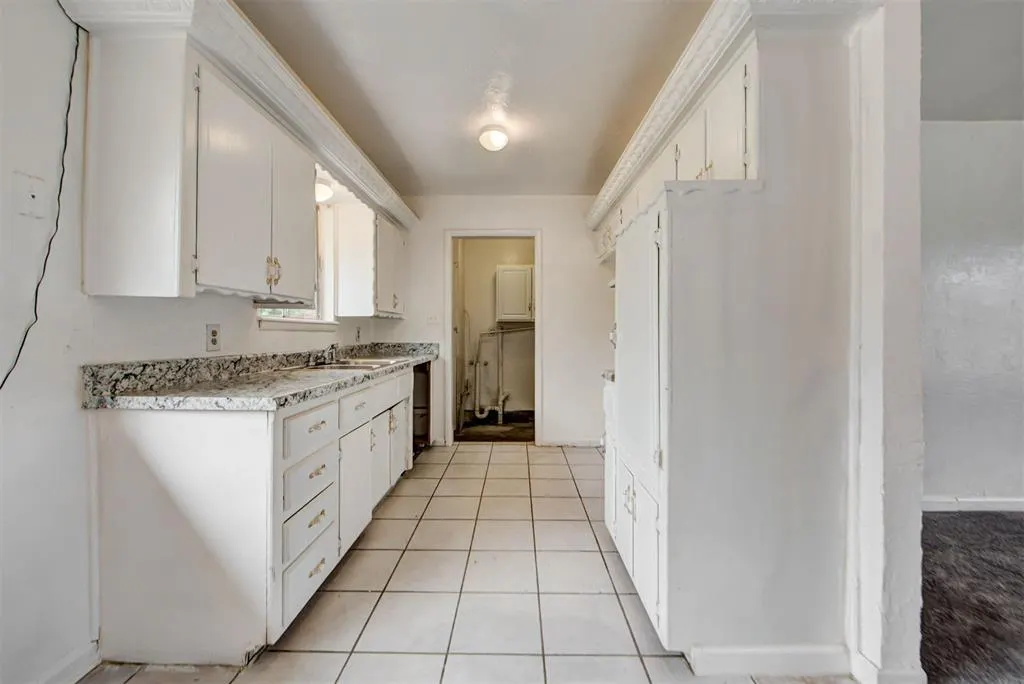 Photo 10 — 744 NW 1st Street, Moore, OK 73160