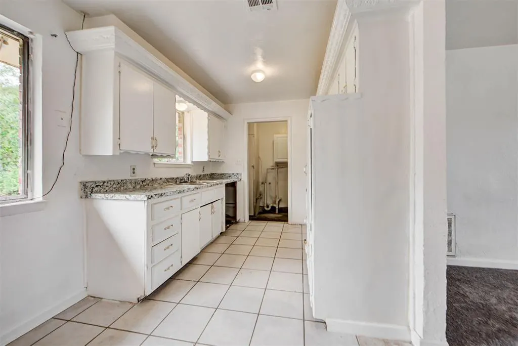 Photo 11 — 744 NW 1st Street, Moore, OK 73160