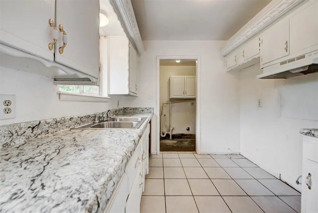 Photo 12 — 744 NW 1st Street, Moore, OK 73160