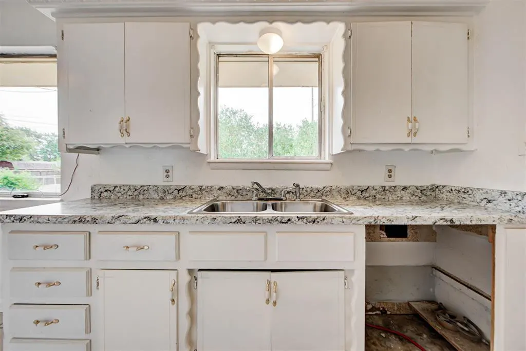 Photo 14 — 744 NW 1st Street, Moore, OK 73160