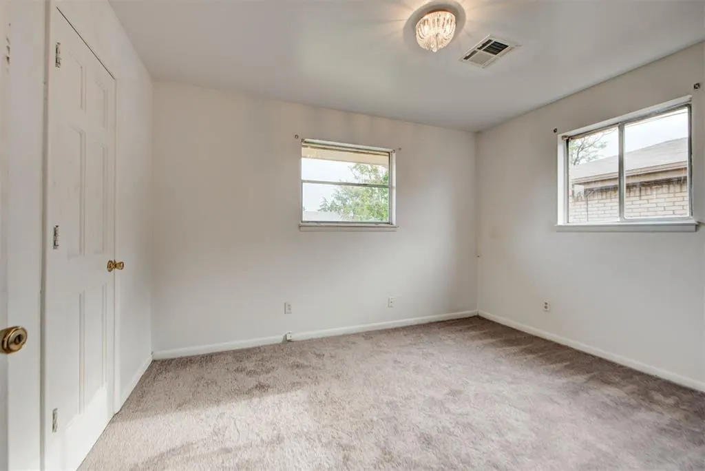 Photo 18 — 744 NW 1st Street, Moore, OK 73160