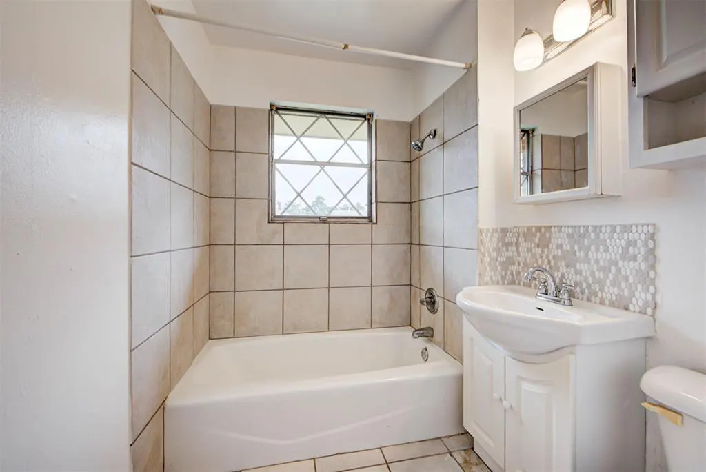 Photo 27 — 744 NW 1st Street, Moore, OK 73160
