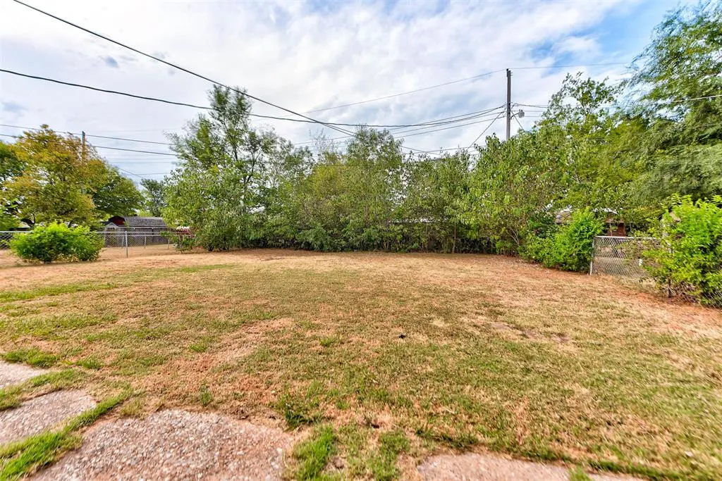 Photo 30 — 744 NW 1st Street, Moore, OK 73160