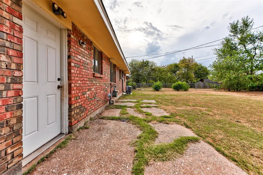 Photo 31 — 744 NW 1st Street, Moore, OK 73160