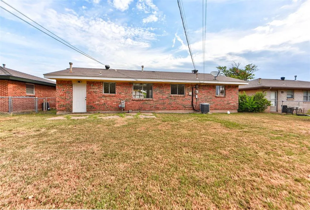 Photo 32 — 744 NW 1st Street, Moore, OK 73160