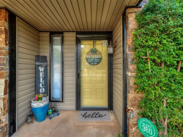 Photo 2 — 748 Westglen Drive, Yukon, OK 73099