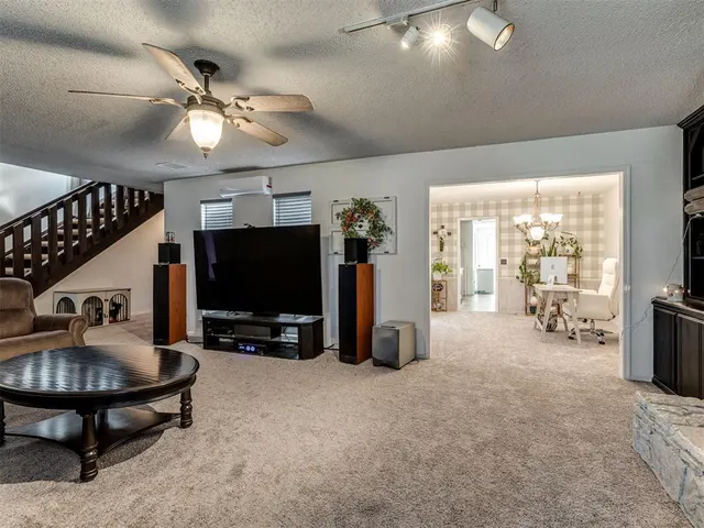 Photo 5 — 748 Westglen Drive, Yukon, OK 73099