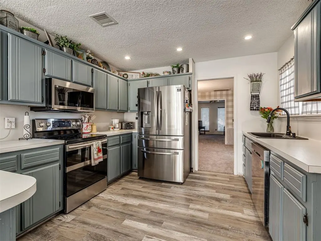 Photo 7 — 748 Westglen Drive, Yukon, OK 73099