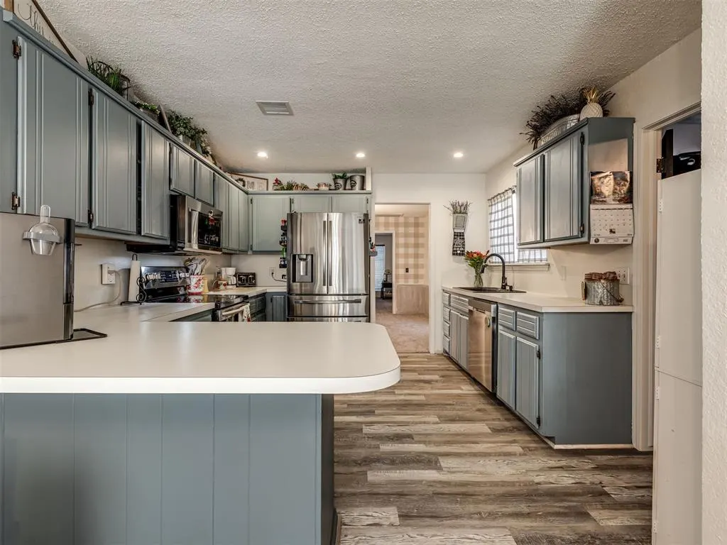 Photo 11 — 748 Westglen Drive, Yukon, OK 73099