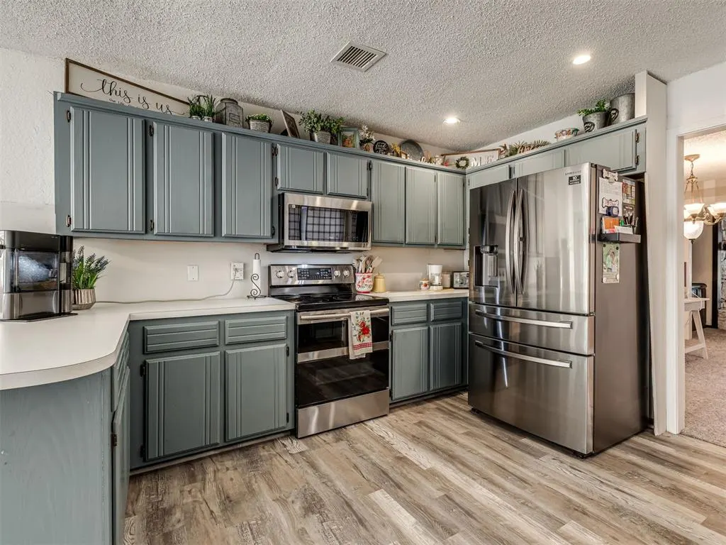 Photo 12 — 748 Westglen Drive, Yukon, OK 73099