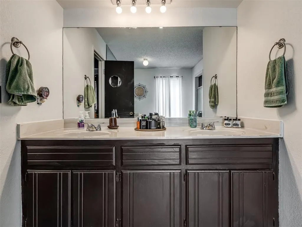 Photo 18 — 748 Westglen Drive, Yukon, OK 73099